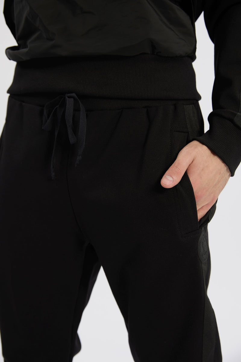 Pantalon black cu vipușcă